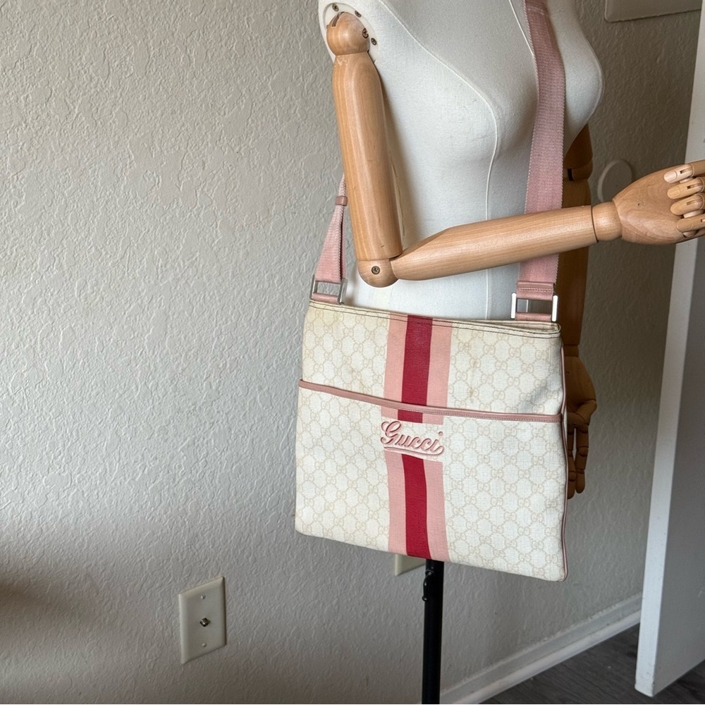 💎RARE GUCCI JOYLINE GG PLUS PVC LEATHER MESSENGER BAG/ GUARANTEED AUTHENTIC 💎 - Picture 4 of 12